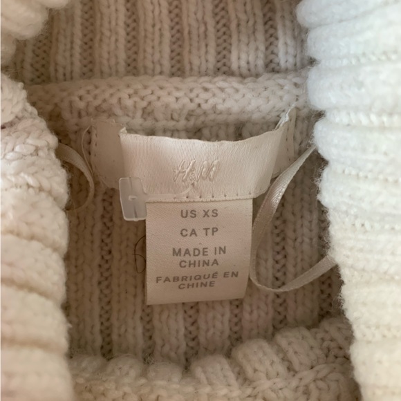 H&M WHITE OVERSIZED KNIT TURTLENECK SIZE XS WOMENS - Picture 6 of 6